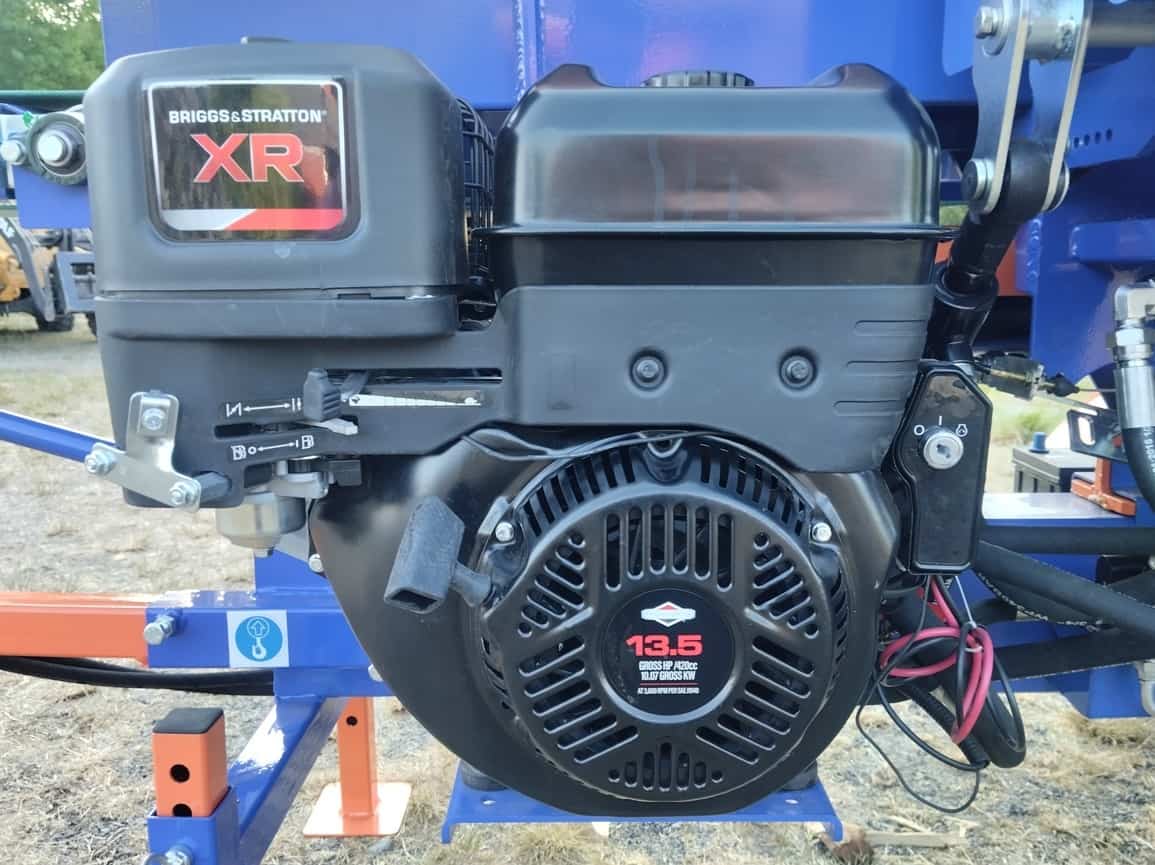 Bensinmotor B&S för vedmaskin