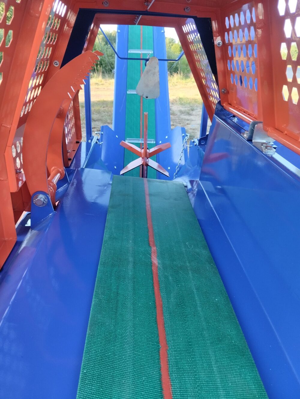 Inmatningen i vedmaskin