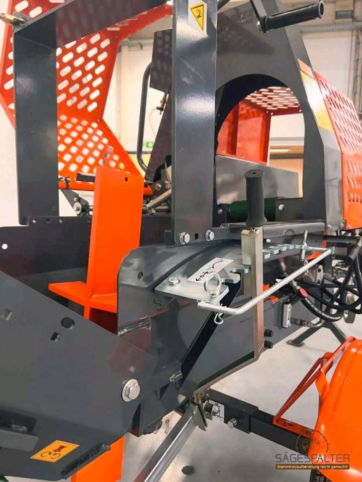 Ställbar höjd på klyvkniven till vedmaskinen