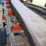 Uppsågad stock på sågverket