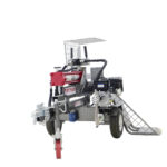 en maskin på hjul med vit bakgrund